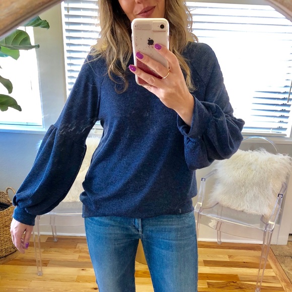 ONE LEFT / New Blue Puffed Sleeved top - Picture 3 of 3